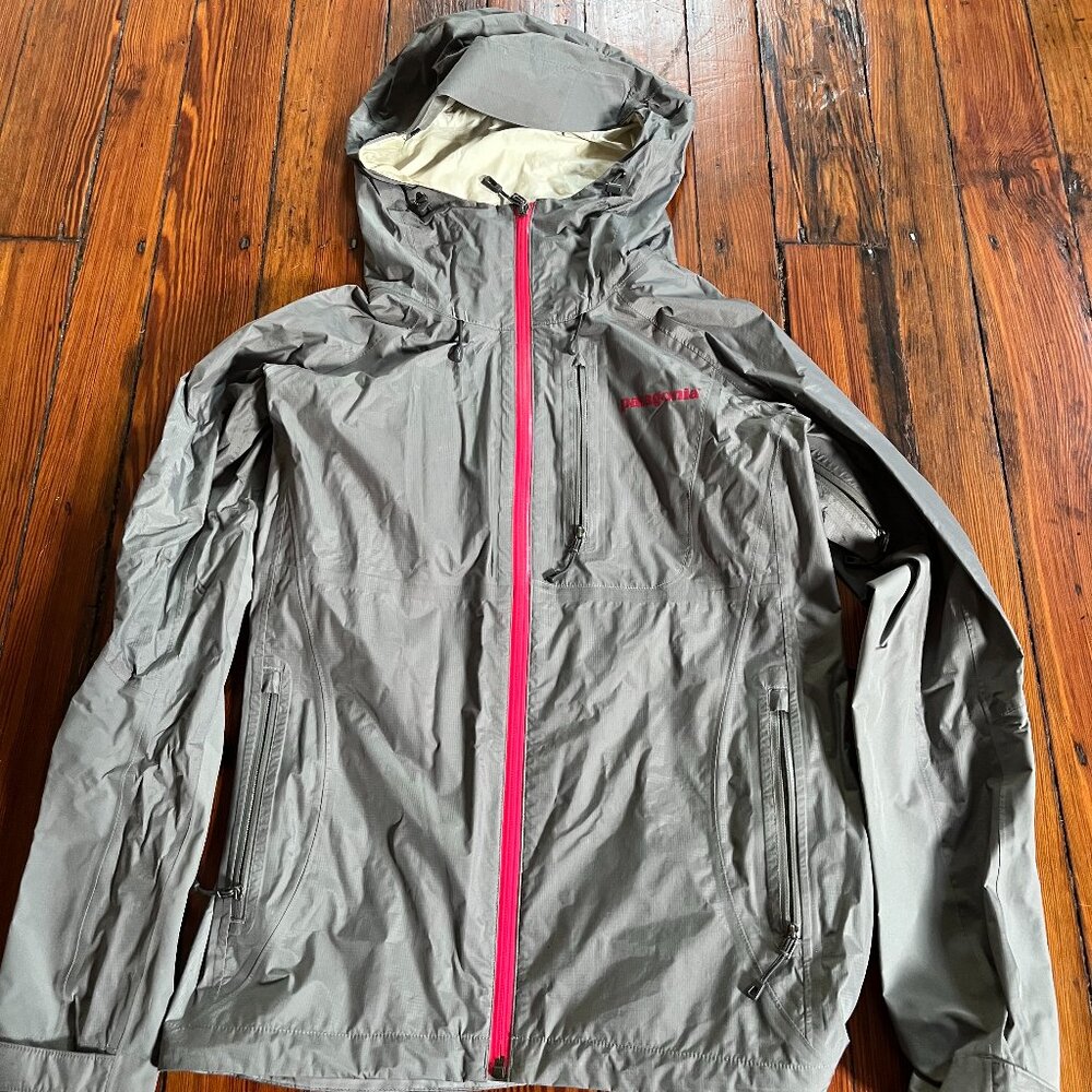 Patagonia Gray Raincoat – Size XS